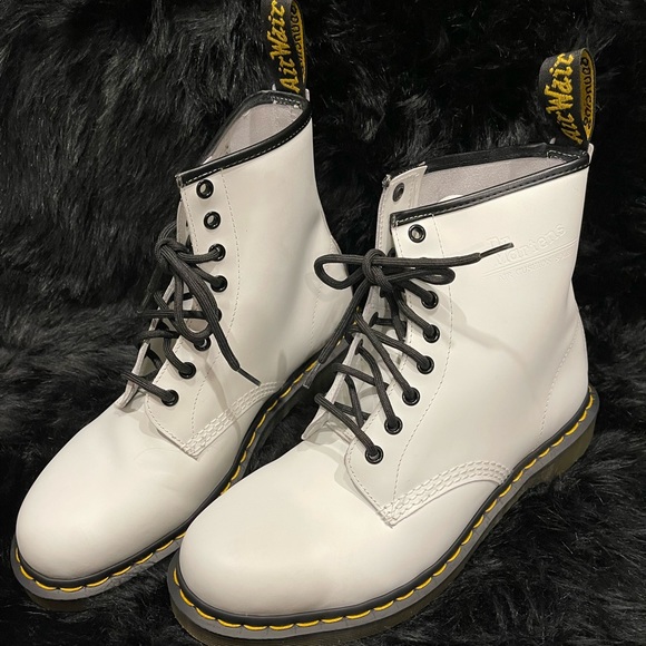 Dr Martens 1460 8 eye white leather s10 NEW IN BOX - Picture 1 of 10